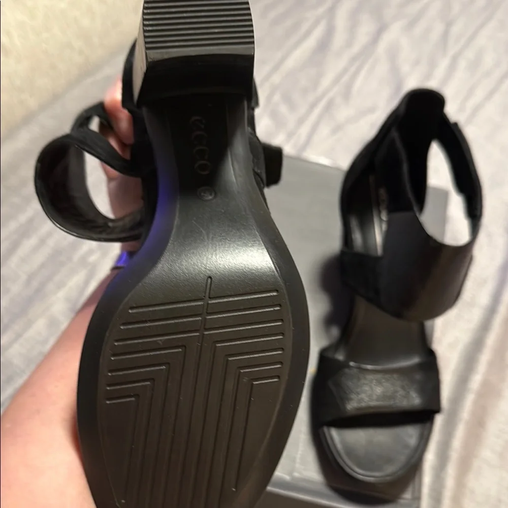 Ecco Black Sandals with Platform Sole and Ankle Strap Comfortable and Soft - Picture 4 of 9